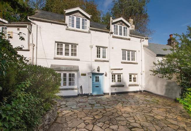 This charming three-storey cottage has private parking at the front - a real bonus in Polperro.
