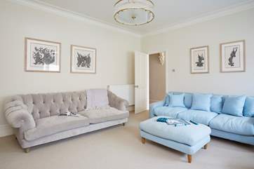 The tranquil sitting-room with plenty of cosy comfort for all your guests.