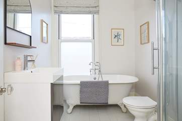 The family bathroom with separate shower cubicle.