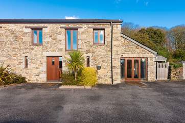 Welcome to Ash, a beautiful, spacious and family friendly, semi detached holiday home.