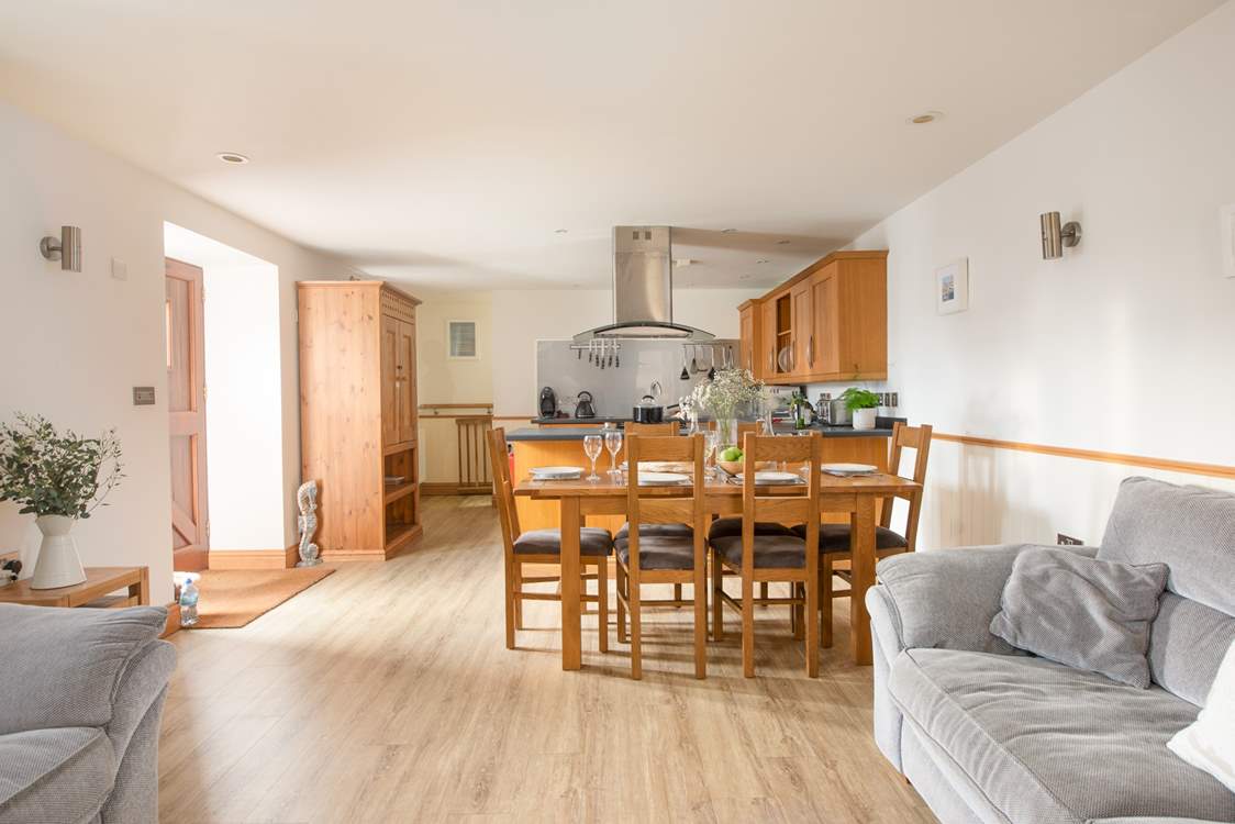 An open and social space to spend time with your loved ones.