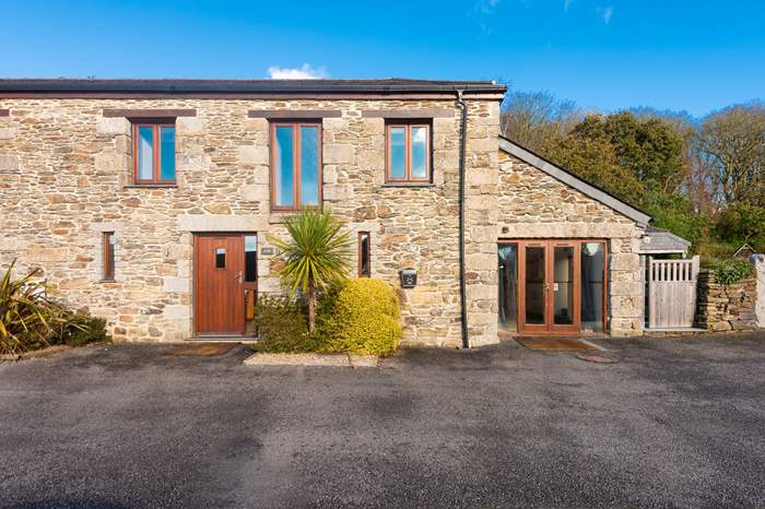 Ash is a 2 bedroom, dog friendly cottage near the beach near Falmouth.