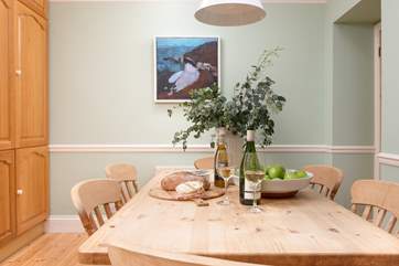 Everyone can meet around the farmhouse kitchen table and chat about the day's adventures, the perfect sociable gathering!