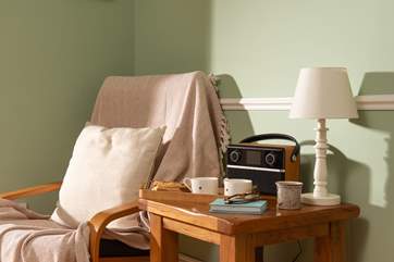 The little reading area located between the kitchen and the sitting-room.