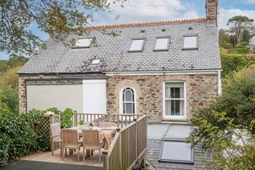 Enjoy leisurely long lunches or simple suppers outside. With an elevated view of the hills this is quite a rare find in St Agnes.