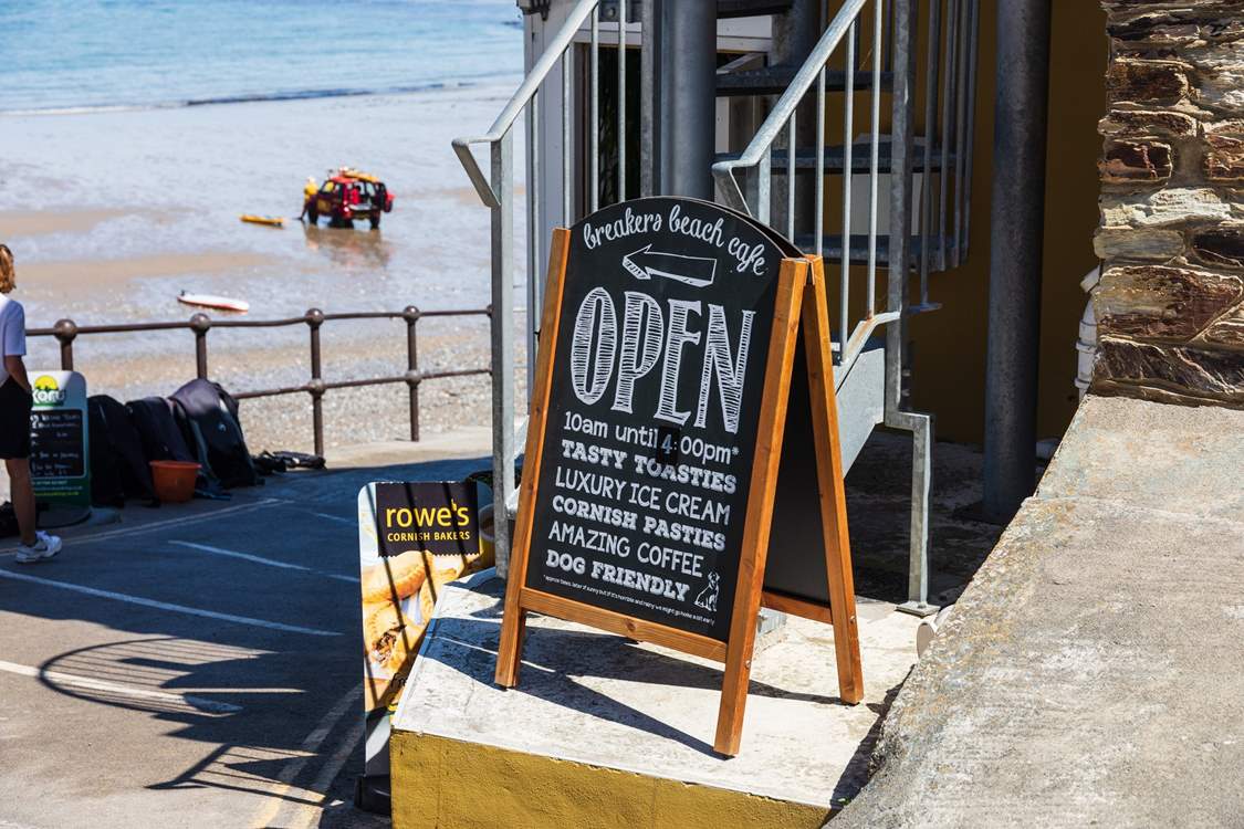 St Agnes is a foodies delight. You have everything here from sweet deli's to beach cafes, and our absolute favourite St Agnes bakery.