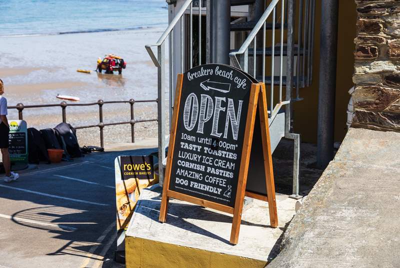St Agnes is a foodies delight. You have everything here from sweet deli's to beach cafes, and our absolute favourite St Agnes bakery.