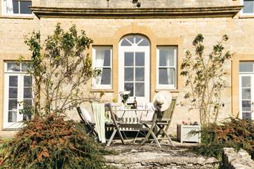 Additional outdoor seating at the front of The Summer House, ideal for al fresco dining.