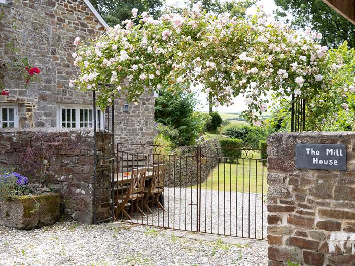 The Mill House, Sleeps 8 in Bude