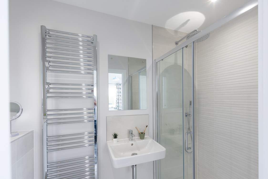 The en suite shower-room.