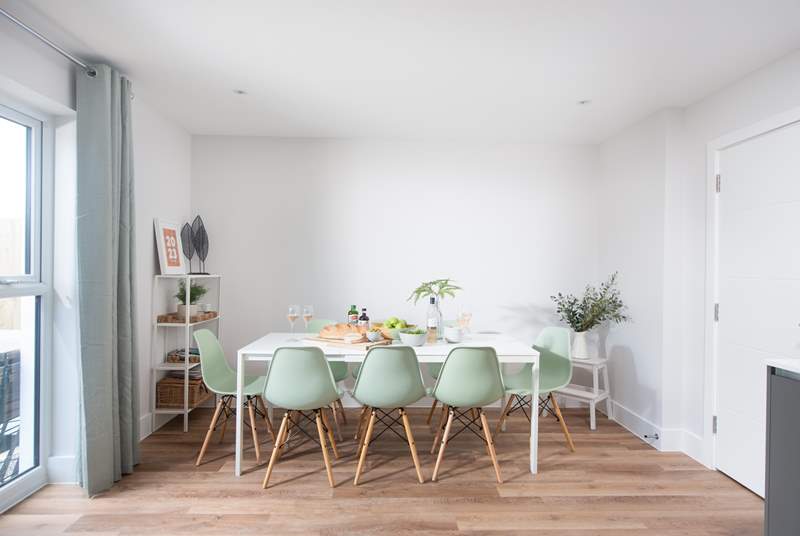 Gather the family around the large dining-table for a lazy supper or hearty brunch.