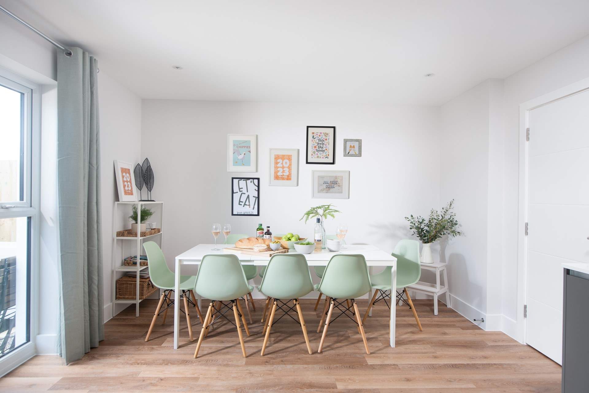 Gather the family around the large dining-table for a lazy supper or hearty brunch.