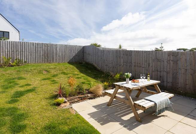 Enjoy long lunches in the sunny garden. 