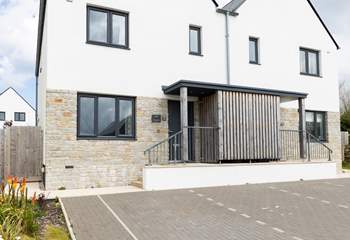 Welcome to Hillside located on a quiet development and there is parking for two cars. 