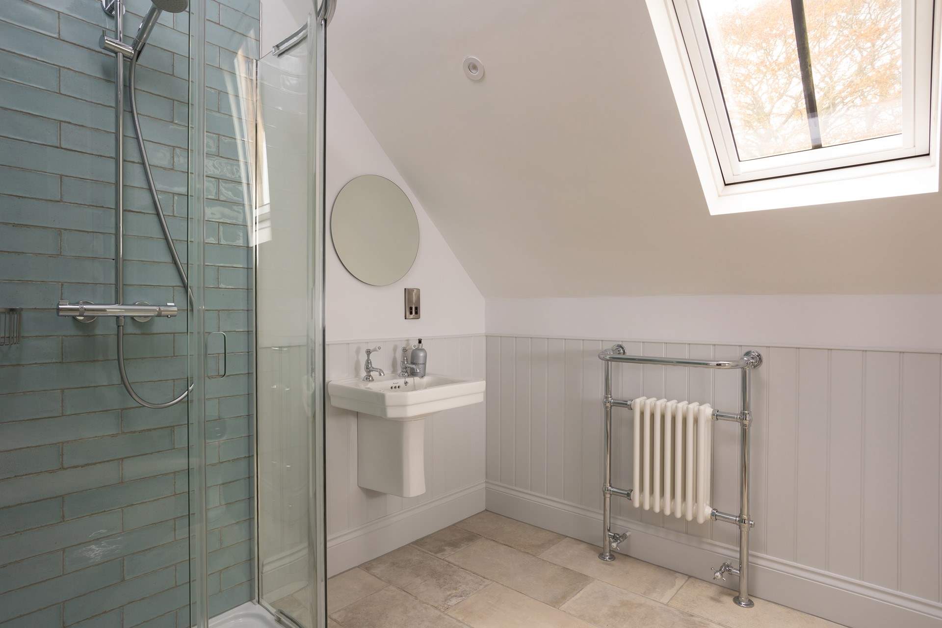 Super stylish en suite.