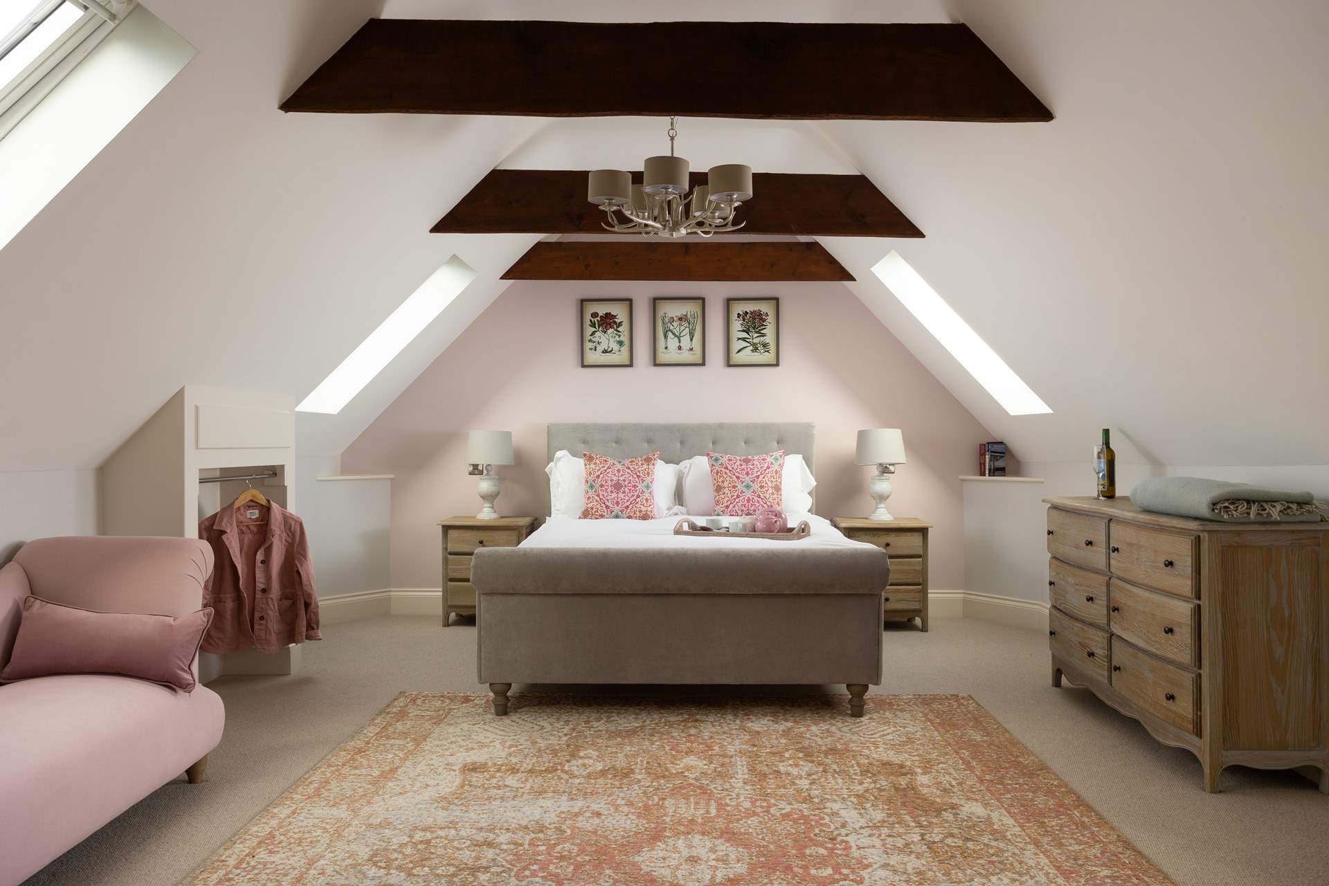 This beautiful bedroom has a large en suite, a chaise longue to put your feet up and cosy linens to snuggle into, perfect!