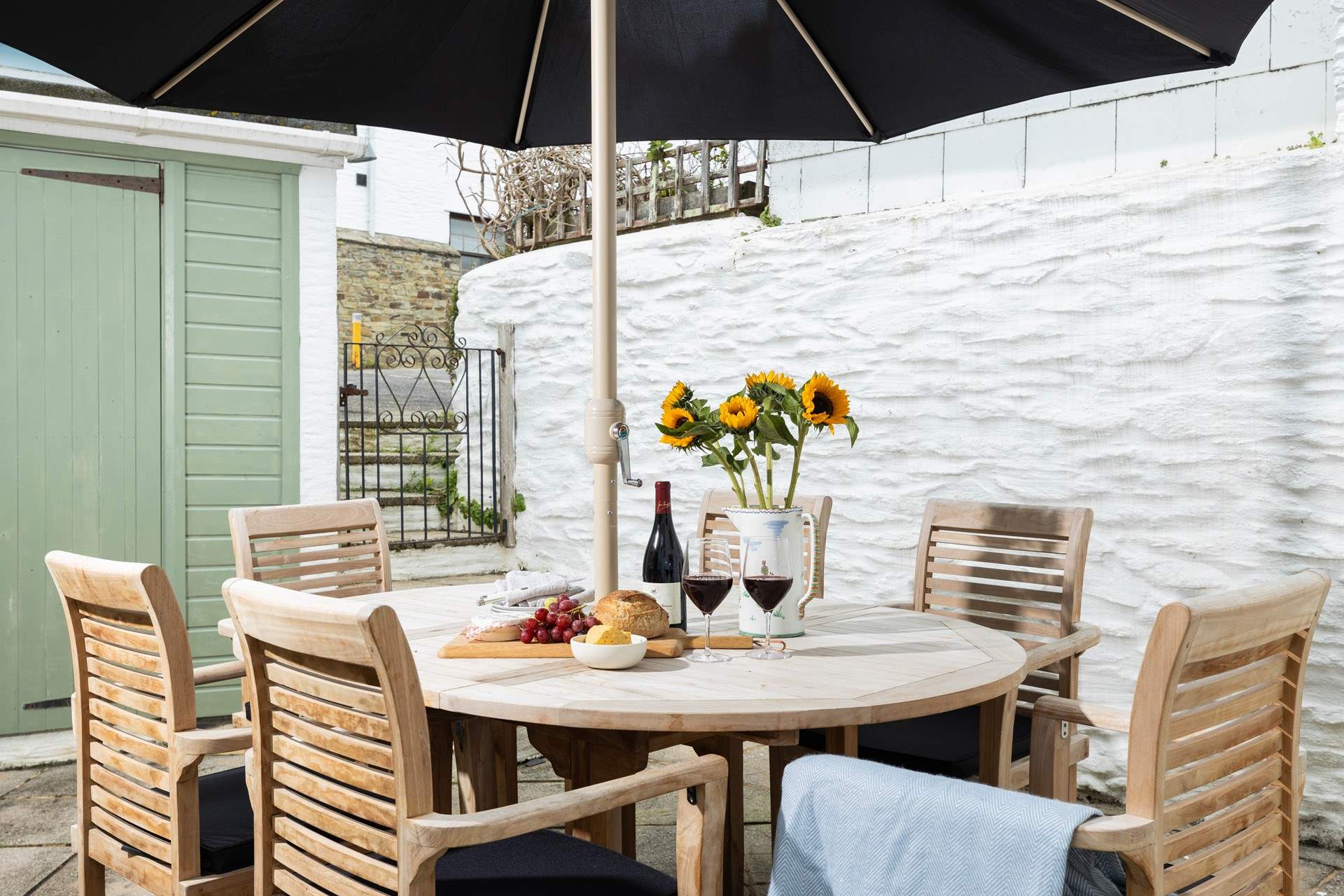 Great for relaxed dining. 