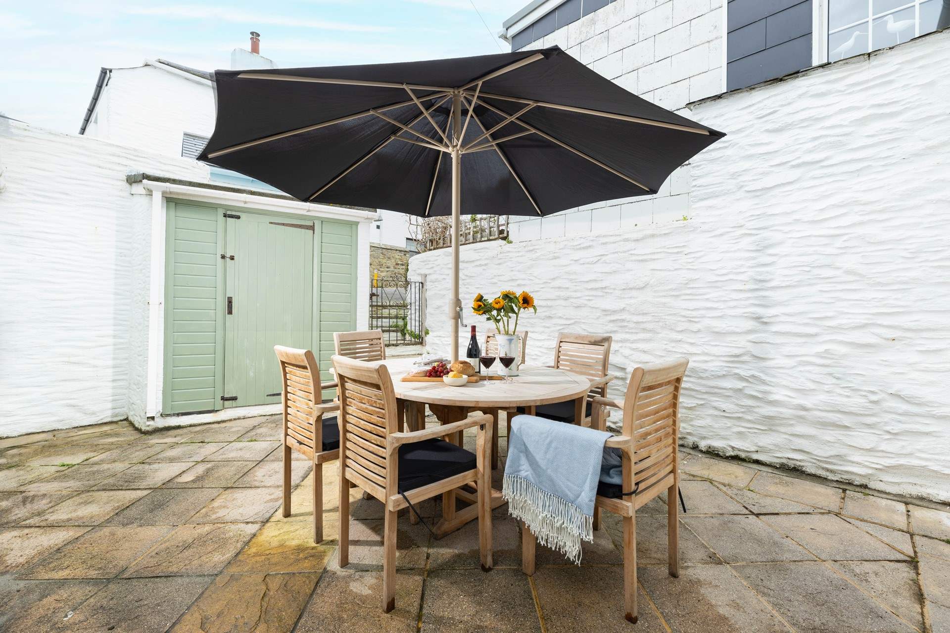 Enjoy the outdoor courtyard at Shorelines.  