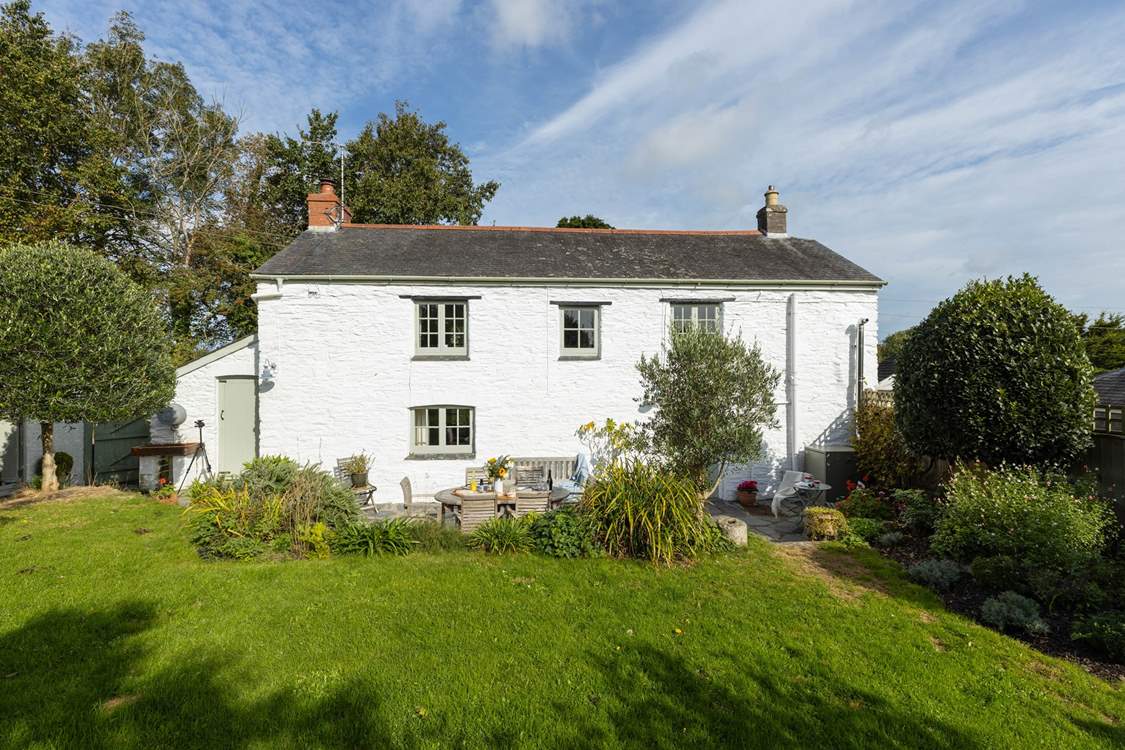 A spacious garden to enjoy.