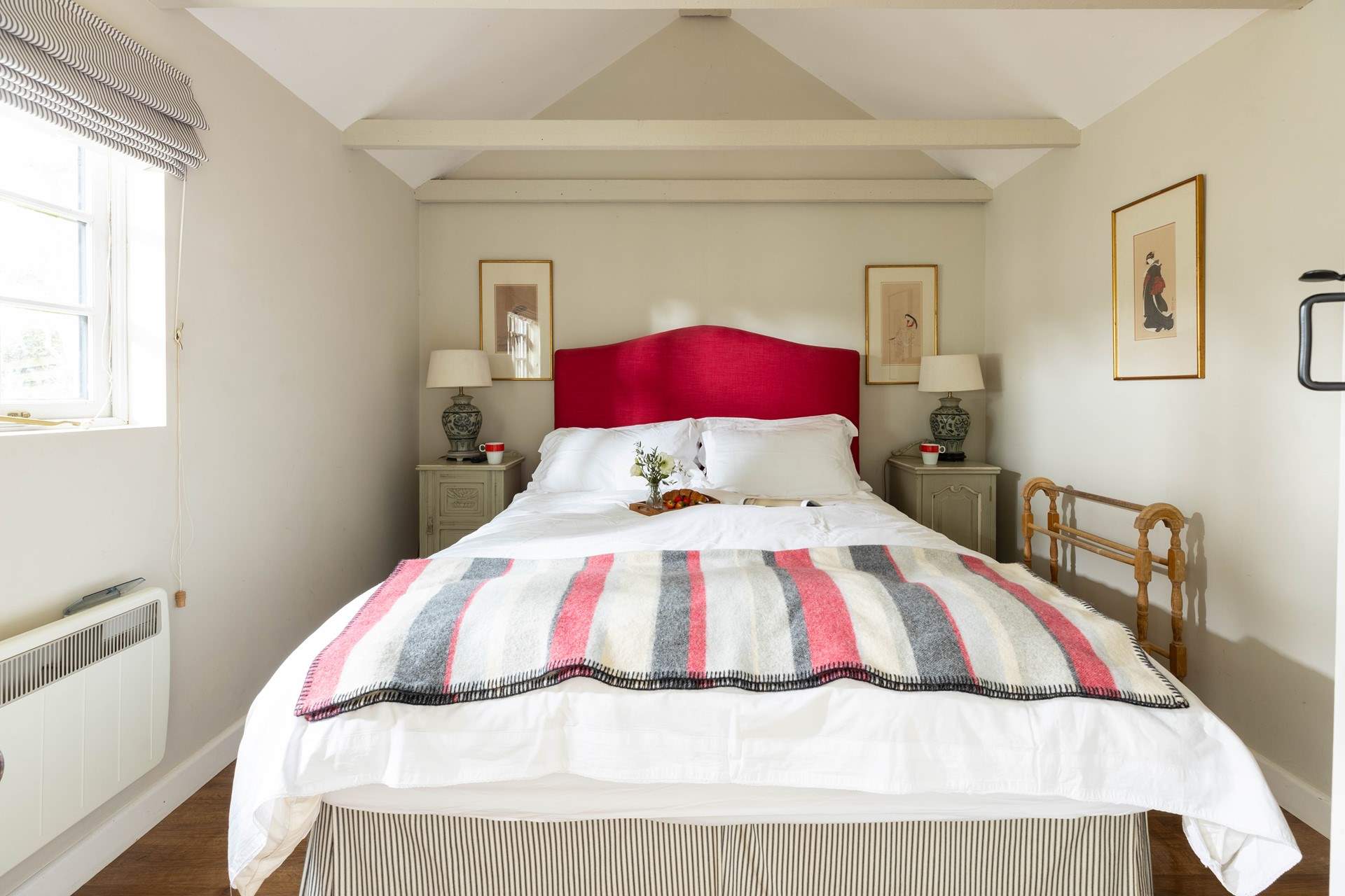 The annexe has a double bed. 