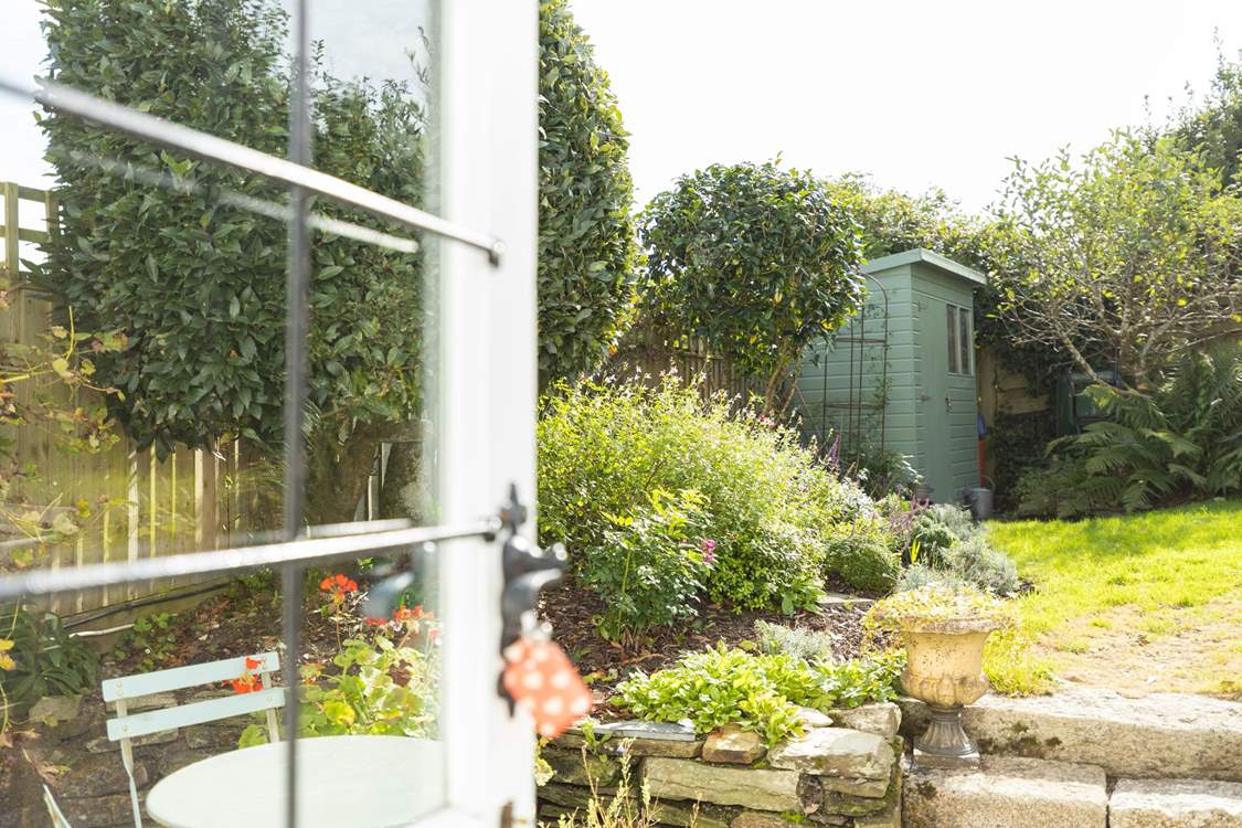 Looking out the stable-door from the kitchen.