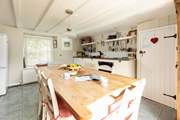 The well-equipped kitchen will have all you need.