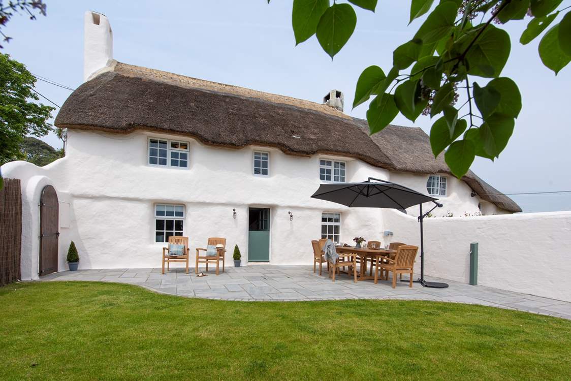 Tretawny is a semi-detached cottage in the village of Bolingey.