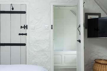The main bedroom has an en suite bathroom.