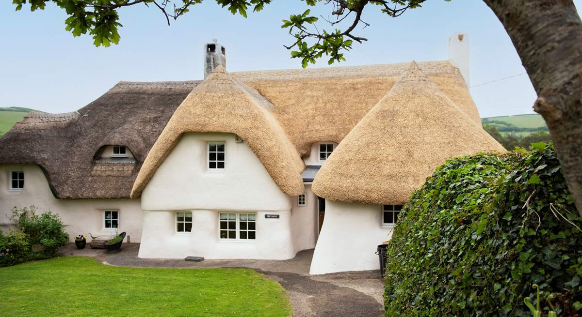 Welcome to Tretawny. A beautiful semi-detached thatched cottage near Perranporth. 