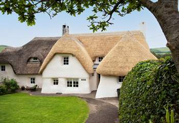Welcome to Tretawny. A beautiful semi-detached thatched cottage near Perranporth. 