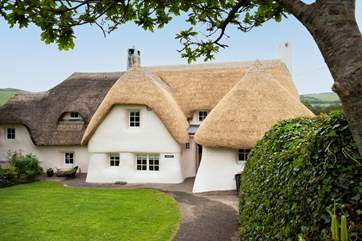 Welcome to Tretawny. A beautiful thatched cottage near Perranporth.
