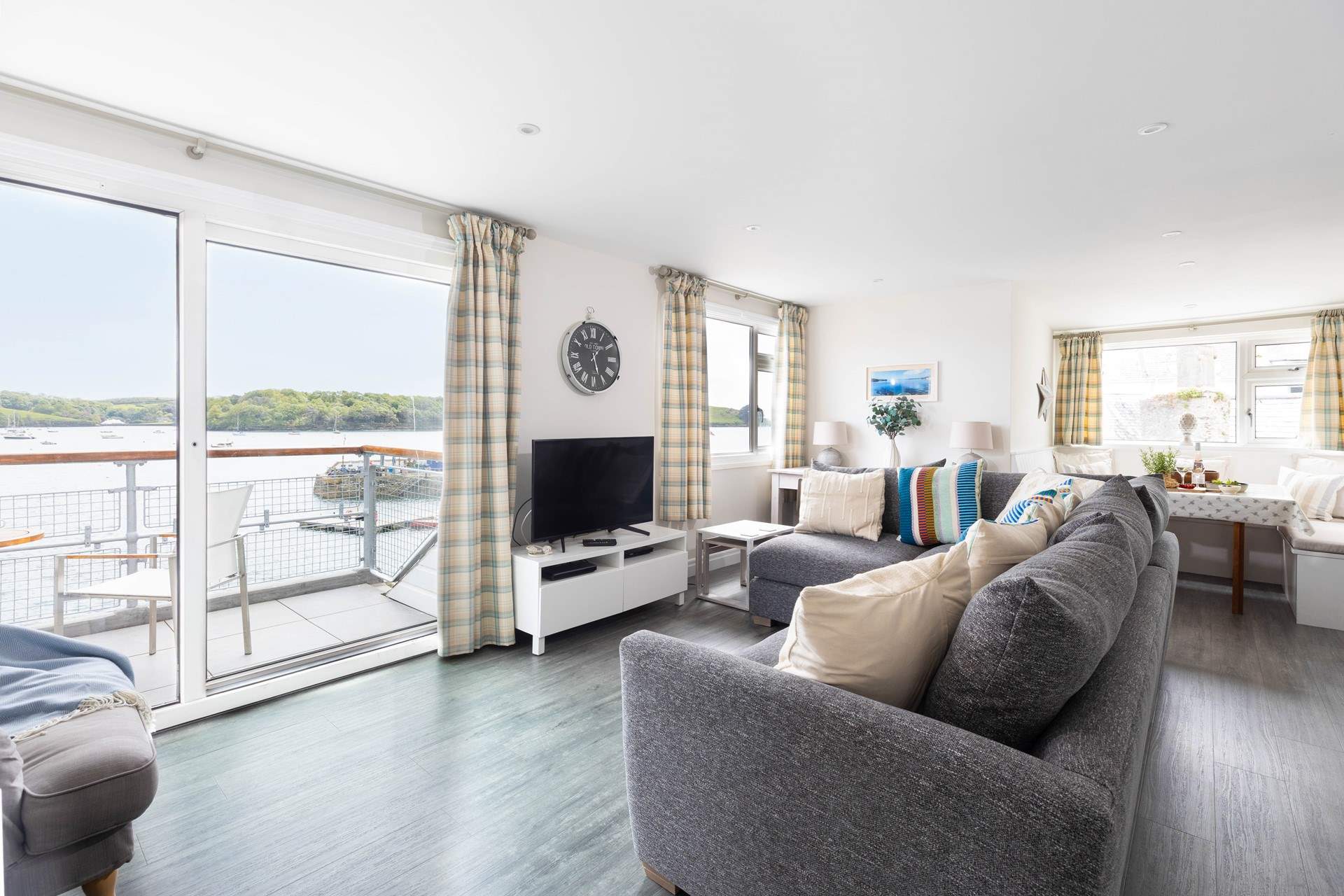 A sociable space for all to enjoy. 