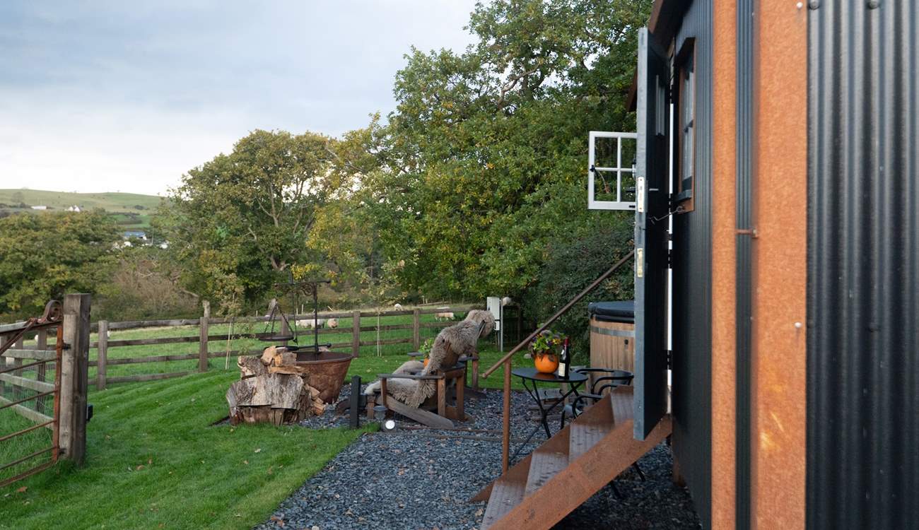 The outside space is simply a dream! 