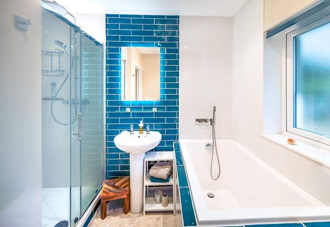 Gorgeous family bathroom on the ground floor, very near the two ground floor bedrooms. Sink into the deep Japanese bath - sheer bliss. 