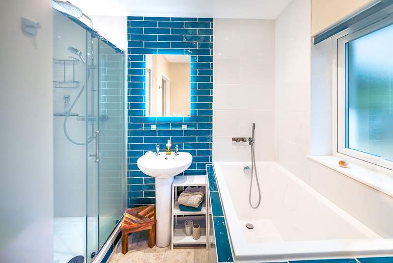 Gorgeous family bathroom on the ground floor, very near the two ground floor bedrooms. Sink into the deep Japanese bath - sheer bliss. 