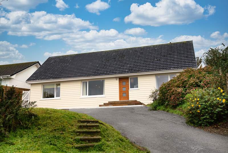Slow down and relax in gorgeous Beach Seekers, a stylish coastal cottage, very near the Blue Flag Beach in Newgale. 