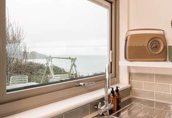 You can even admire the sea view while doing the washing up!