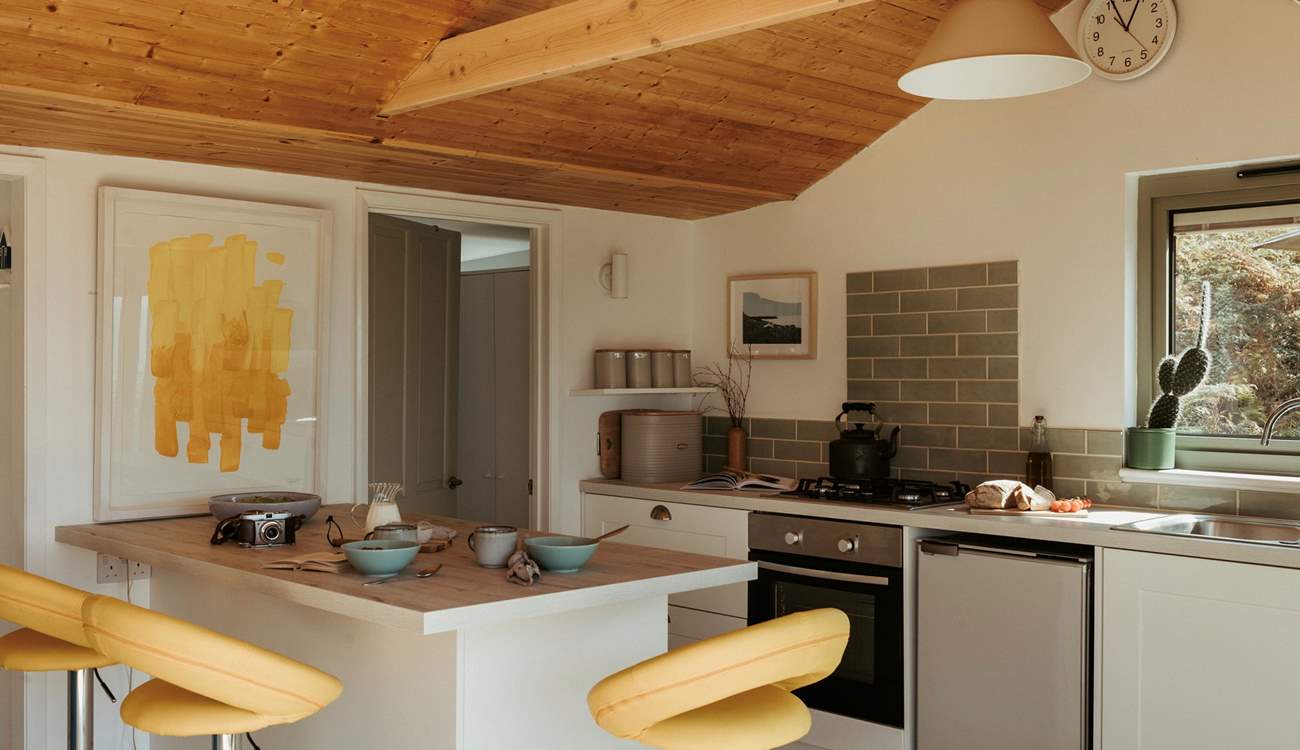 Enjoy breakfast sat at the island while planning the day's adventures. 
