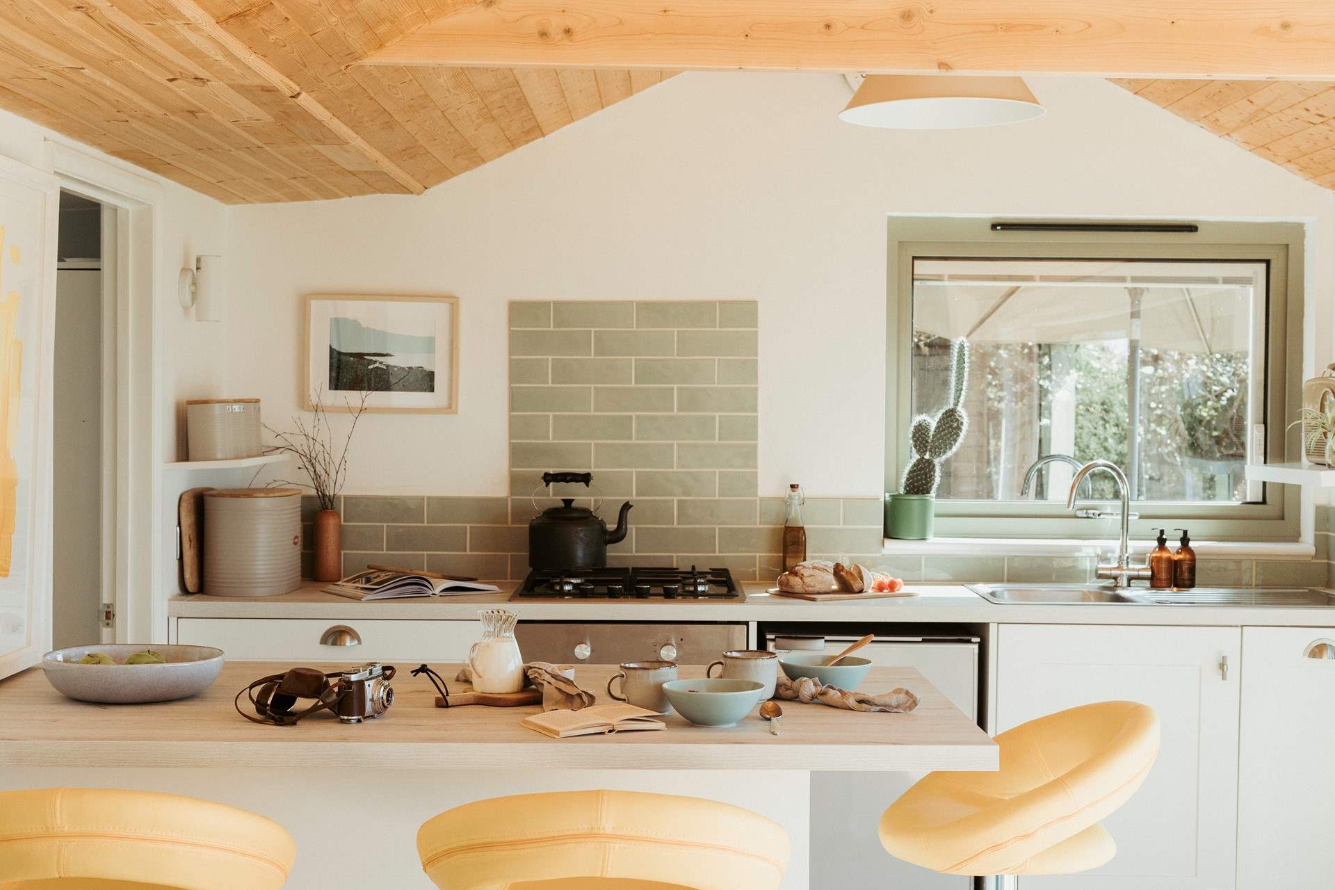 The light and airy kitchen ensures you have everything you need for your getaway.