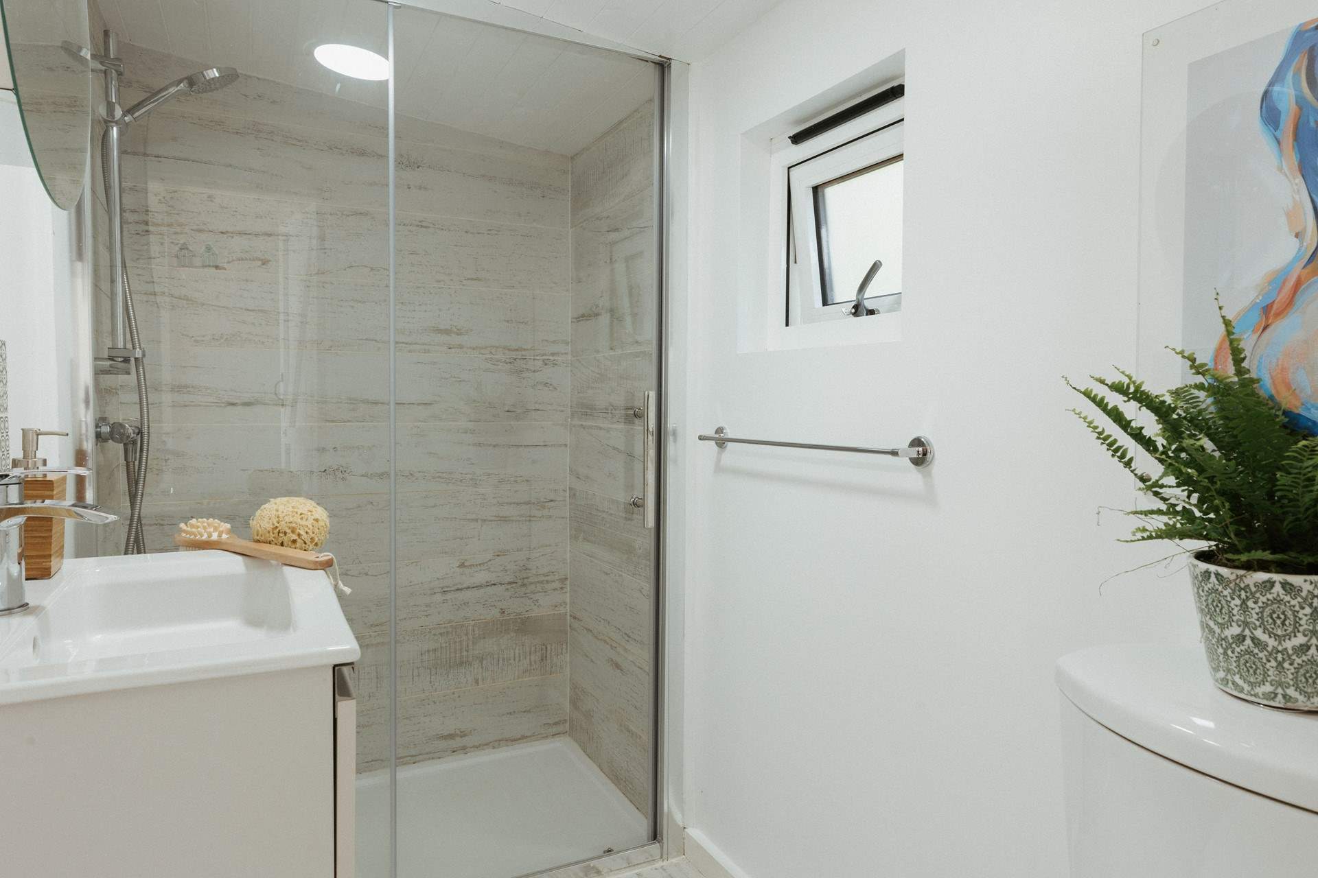 Freshen up after a day at the beach in the modern shower-room.