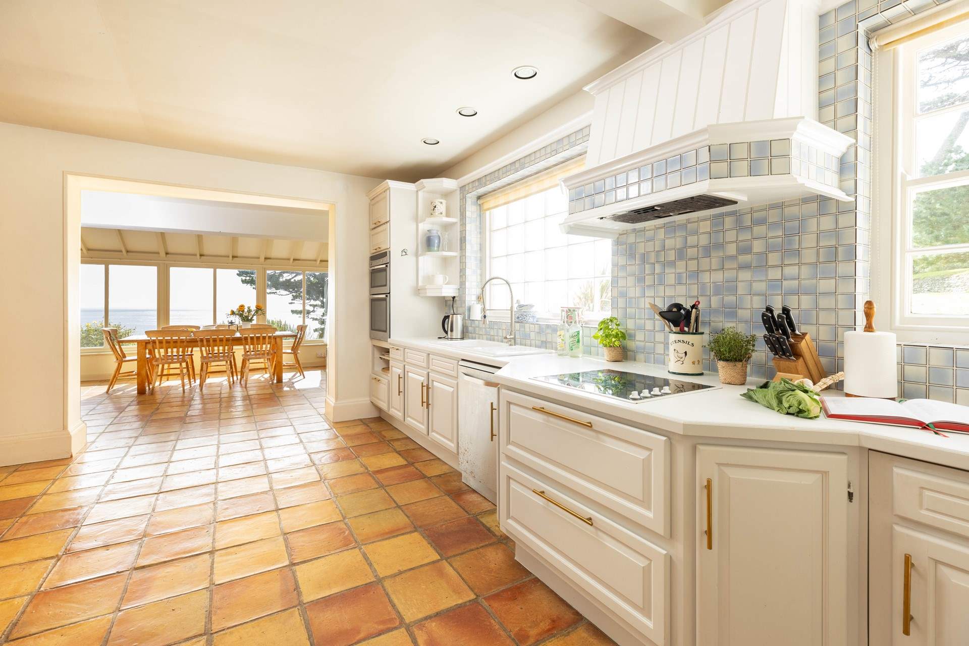 The light and spacious kitchen will have everything you need. 