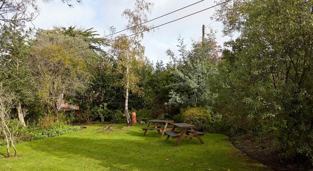 The front garden with picnic tables for those al fresco evenings.