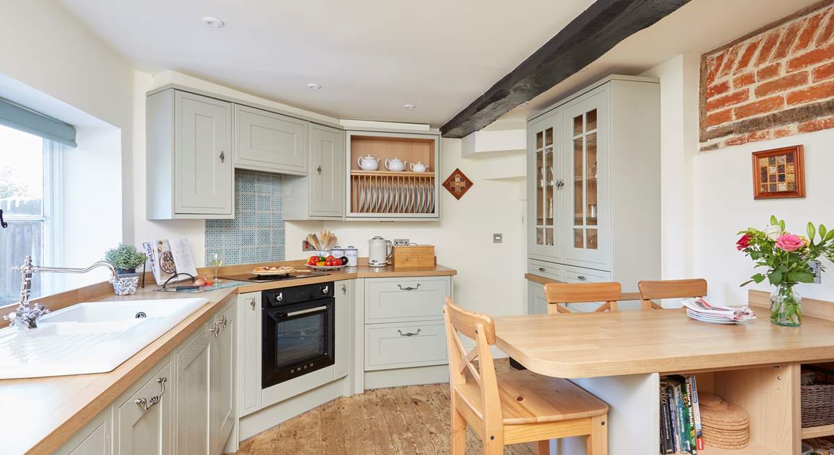 The traditional kitchen also has a breakfast-bar. Take a seat here to chat with the chef.