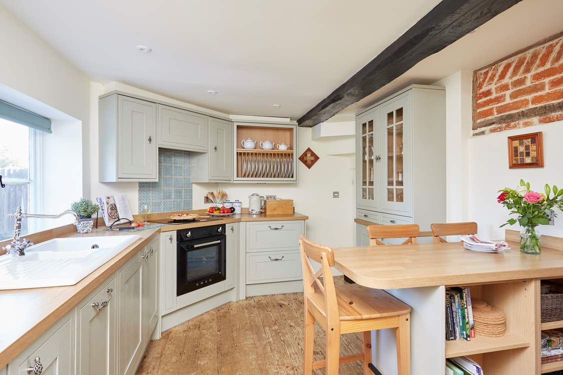 The traditional kitchen also has a breakfast-bar. Take a seat here to chat with the chef.