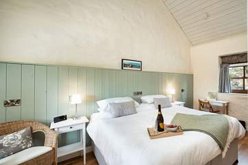 One of two double en suite rooms. This bed may be made up as a super-king or as twins. Please let us know at the time of booking.