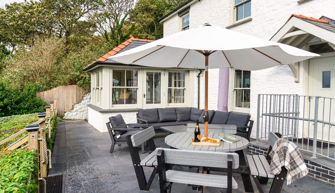 Perfect for sunny breakfasts after a walk along the shoreline at low tide. 