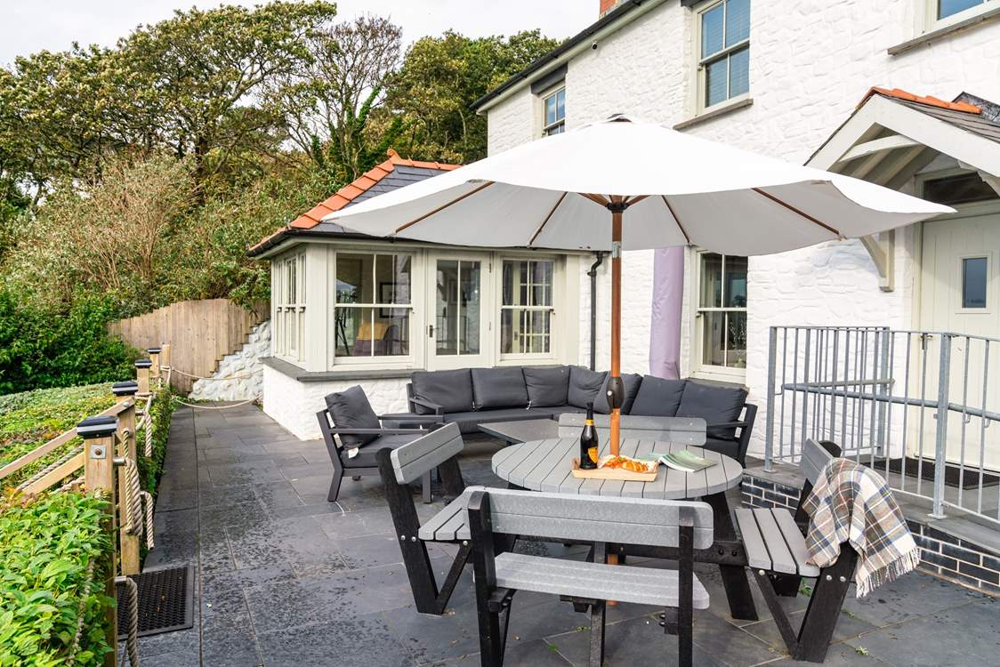 Perfect for sunny breakfasts after a walk along the shoreline at low tide.