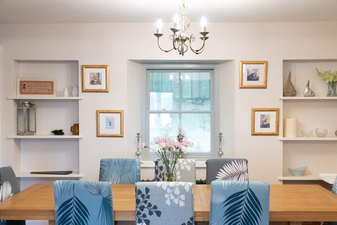 Ideal for leisurely holiday meals together.