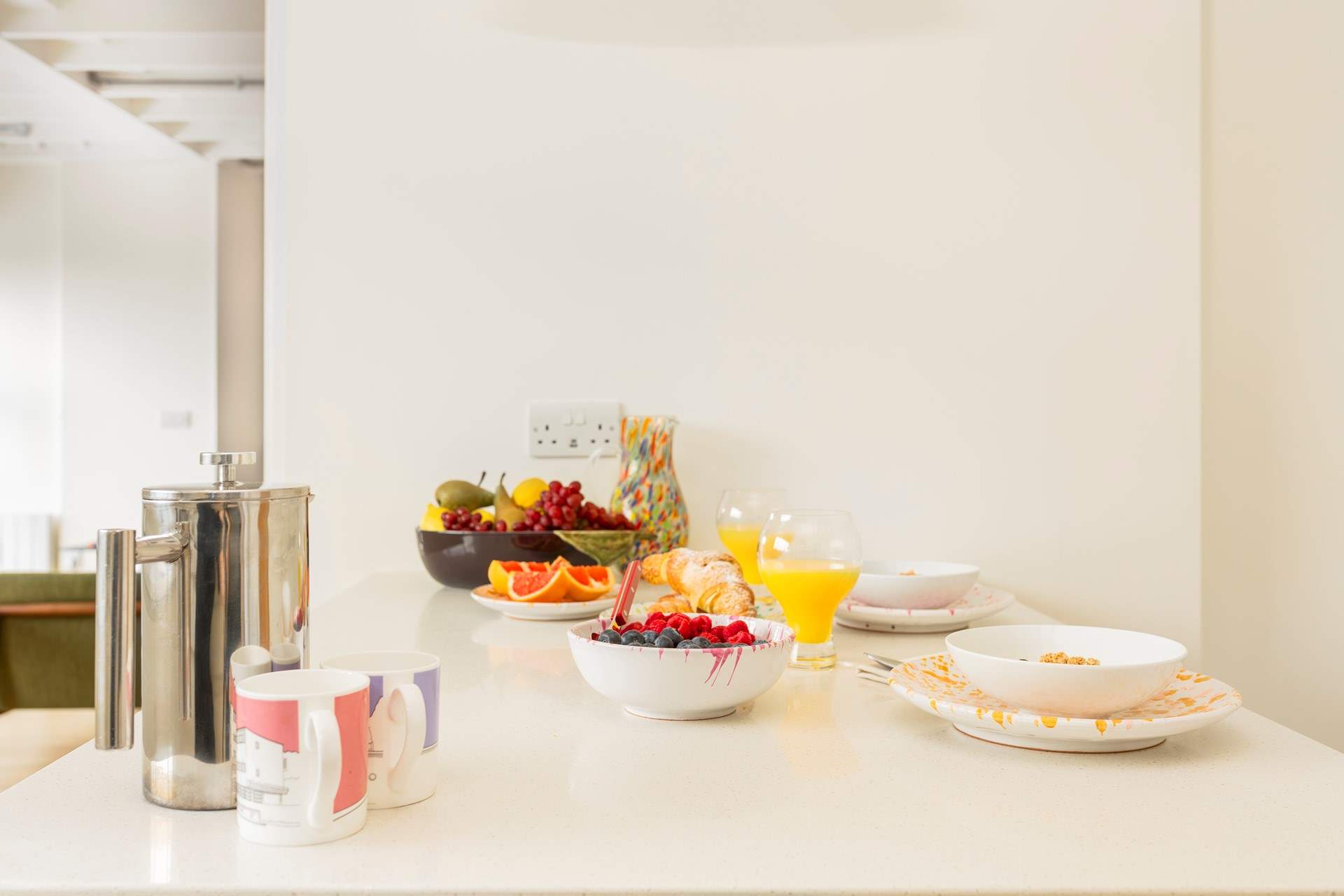 Eat breakfast at the breakfast-bar in the kitchen or head outside.