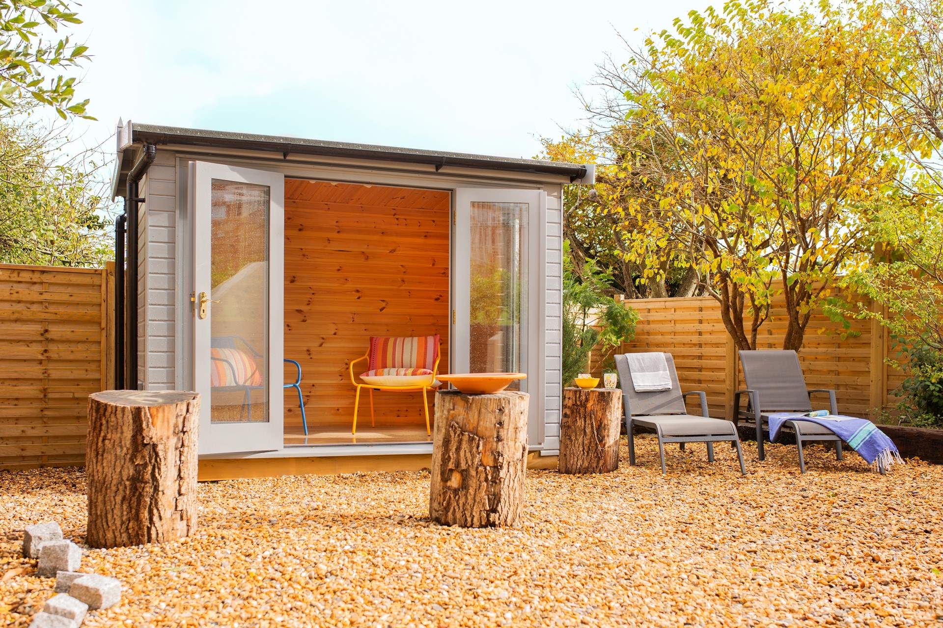 A beautiful area to relax in the shade of the summer-house or out on the sunbeds.